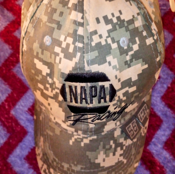 2 camo hats - Picture 2 of 5